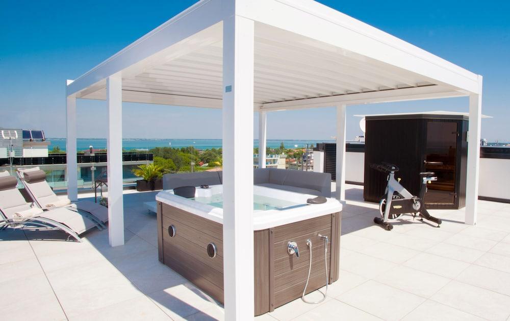 Hotel Rossini 4S Lignano Sabbiadoro Exteriör bild