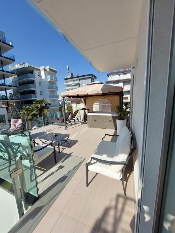 Hotel Rossini 4S Lignano Sabbiadoro Exteriör bild