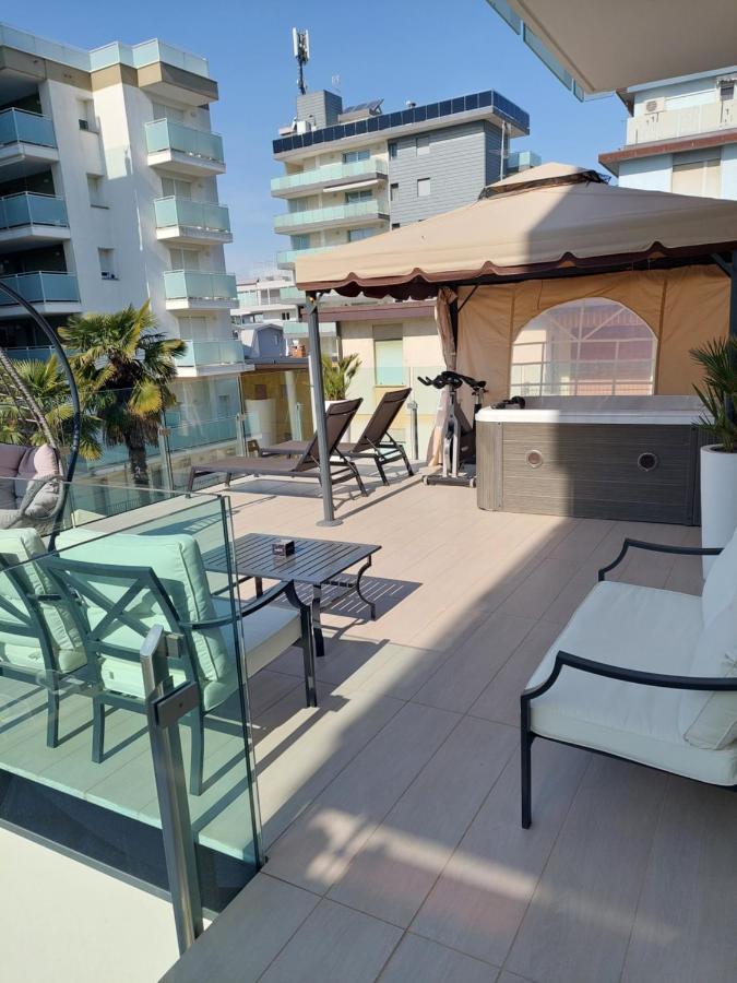 Hotel Rossini 4S Lignano Sabbiadoro Exteriör bild