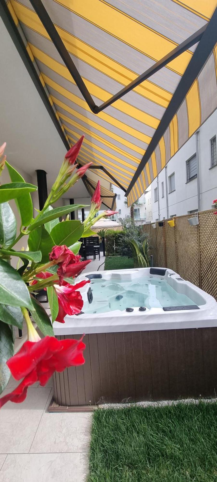 Hotel Rossini 4S Lignano Sabbiadoro Exteriör bild