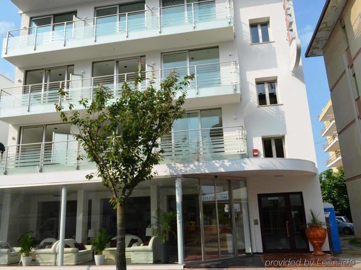 Hotel Rossini 4S Lignano Sabbiadoro Exteriör bild