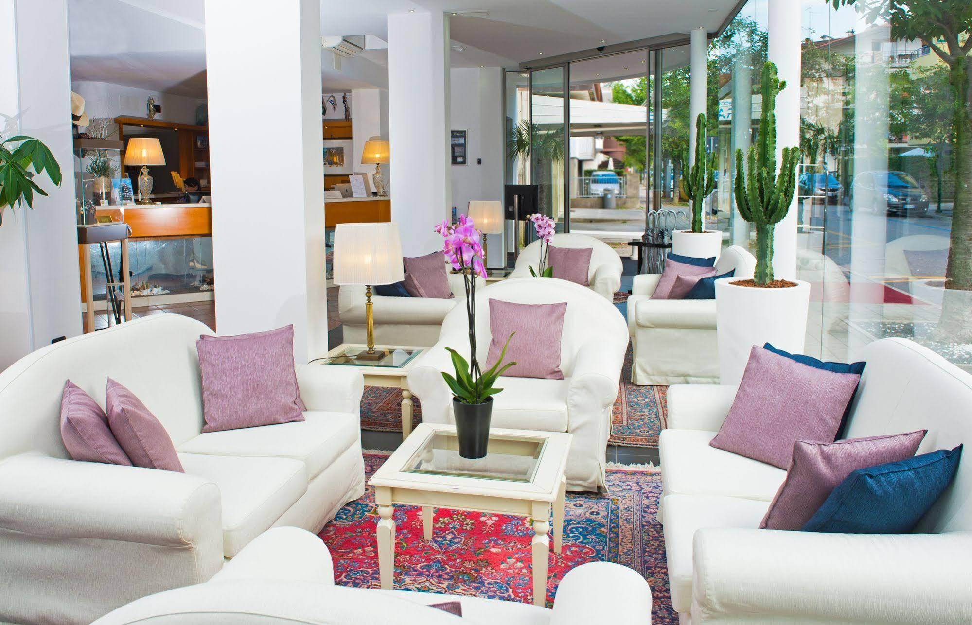 Hotel Rossini 4S Lignano Sabbiadoro Exteriör bild