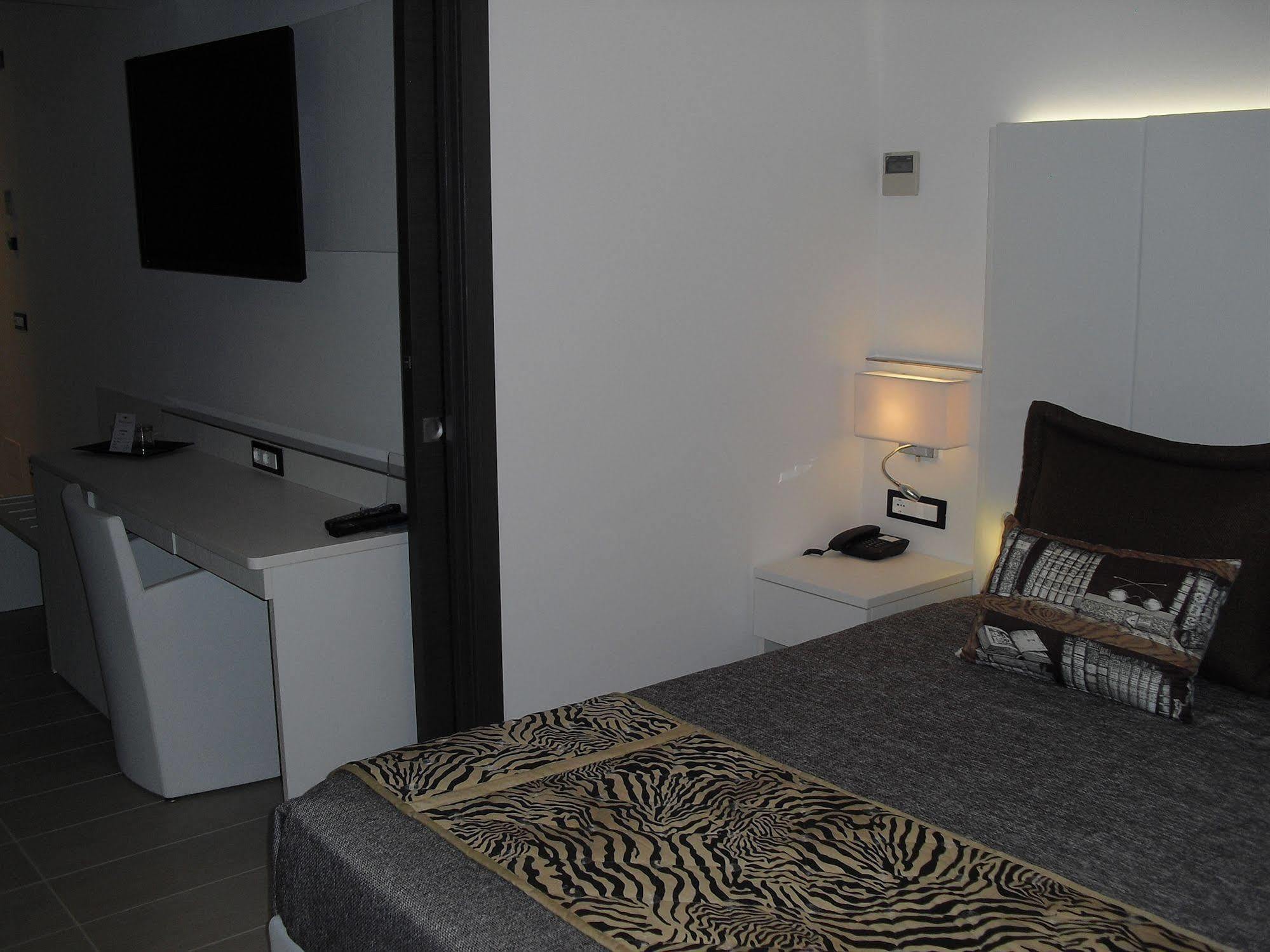 Hotel Rossini 4S Lignano Sabbiadoro Exteriör bild