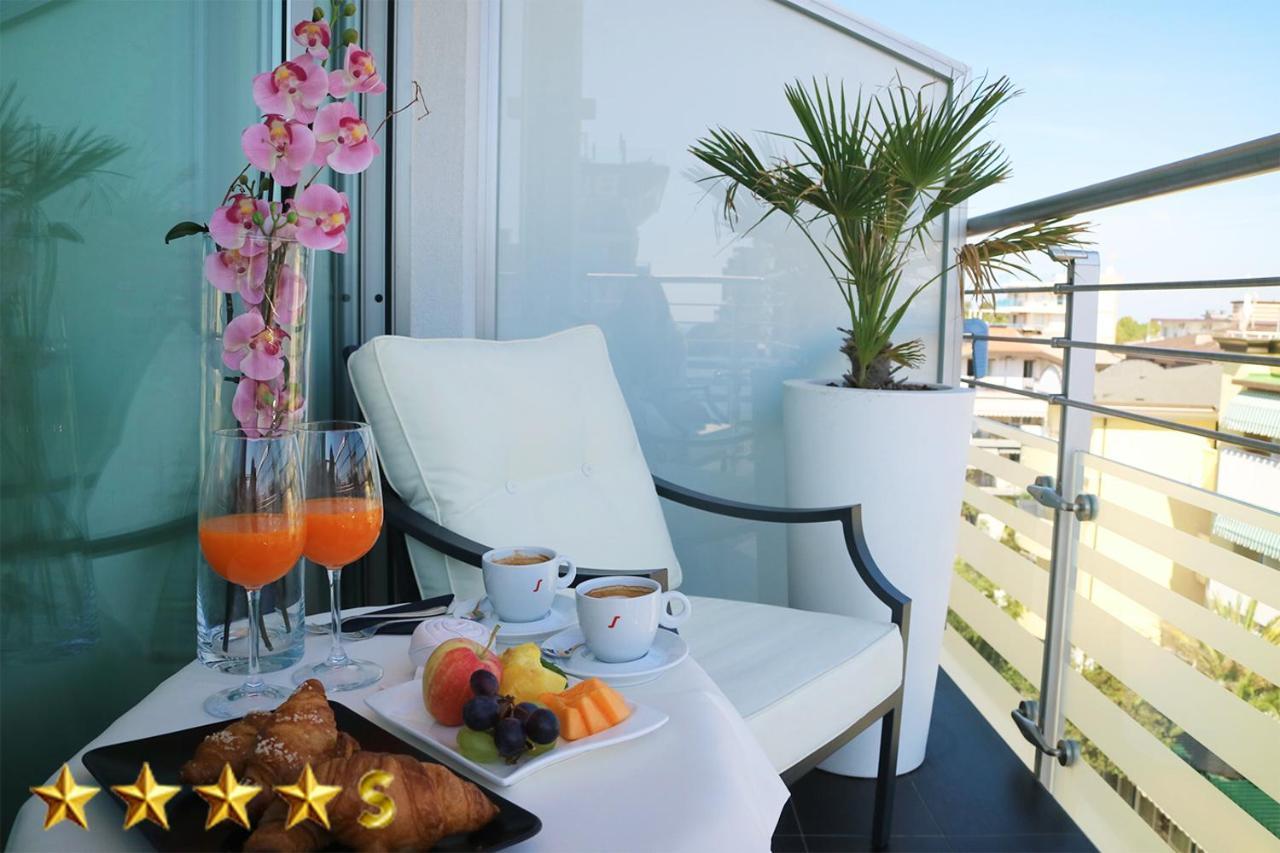 Hotel Rossini 4S Lignano Sabbiadoro Exteriör bild